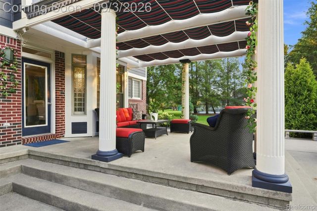 624 Nairn Circle, Highland Charter Township, MI 48357