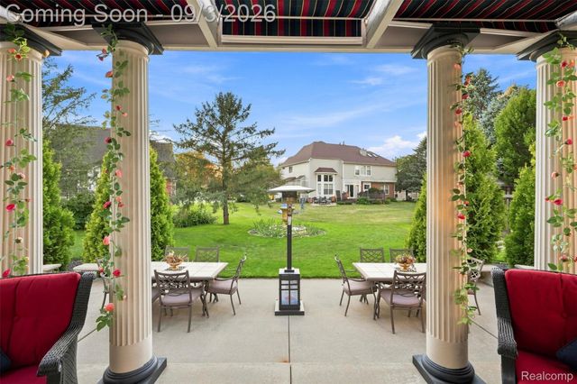 624 Nairn Circle, Highland Charter Township, MI 48357