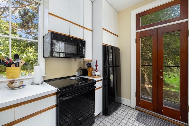 66 Webster Street 1, Newport, RI 02840