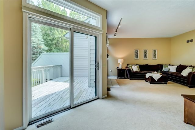 26 Wood Run Commons, Greece, NY 14612