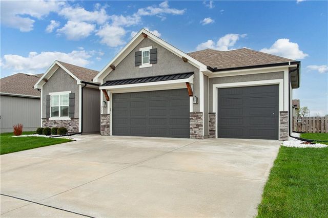228 SW Davenport Drive, Blue Springs, MO 64014