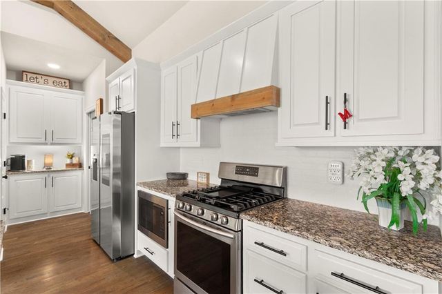 228 SW Davenport Drive, Blue Springs, MO 64014