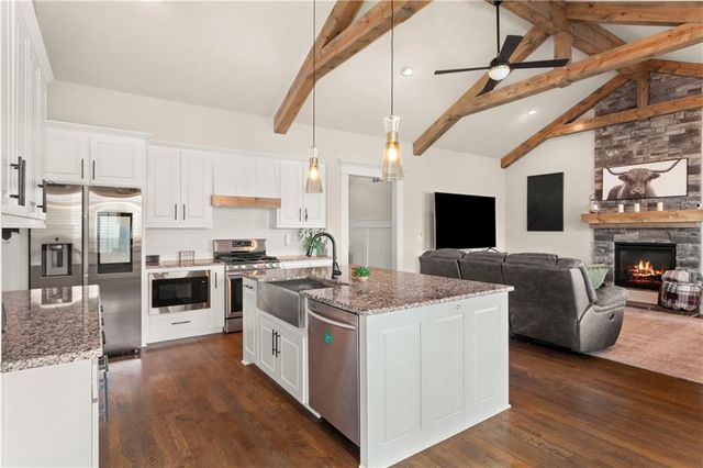 228 SW Davenport Drive, Blue Springs, MO 64014