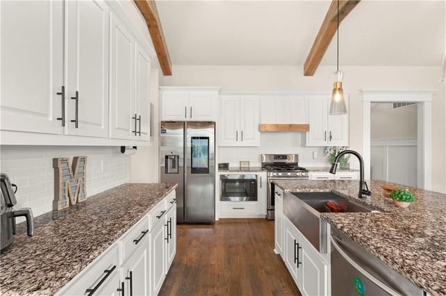 228 SW Davenport Drive, Blue Springs, MO 64014