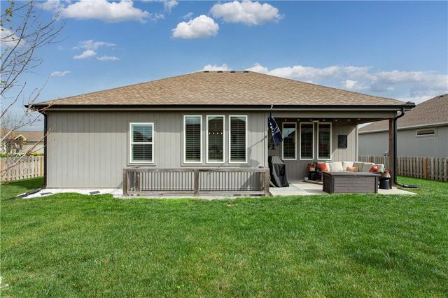 228 SW Davenport Drive, Blue Springs, MO 64014