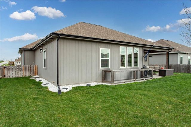 228 SW Davenport Drive, Blue Springs, MO 64014
