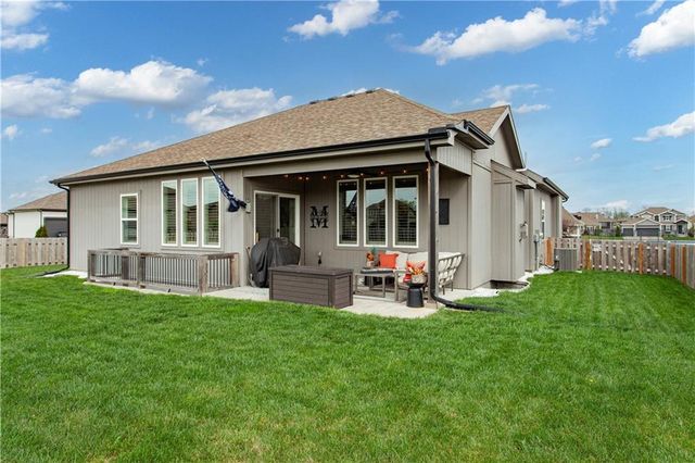 228 SW Davenport Drive, Blue Springs, MO 64014