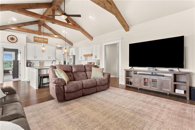 228 SW Davenport Drive, Blue Springs, MO 64014