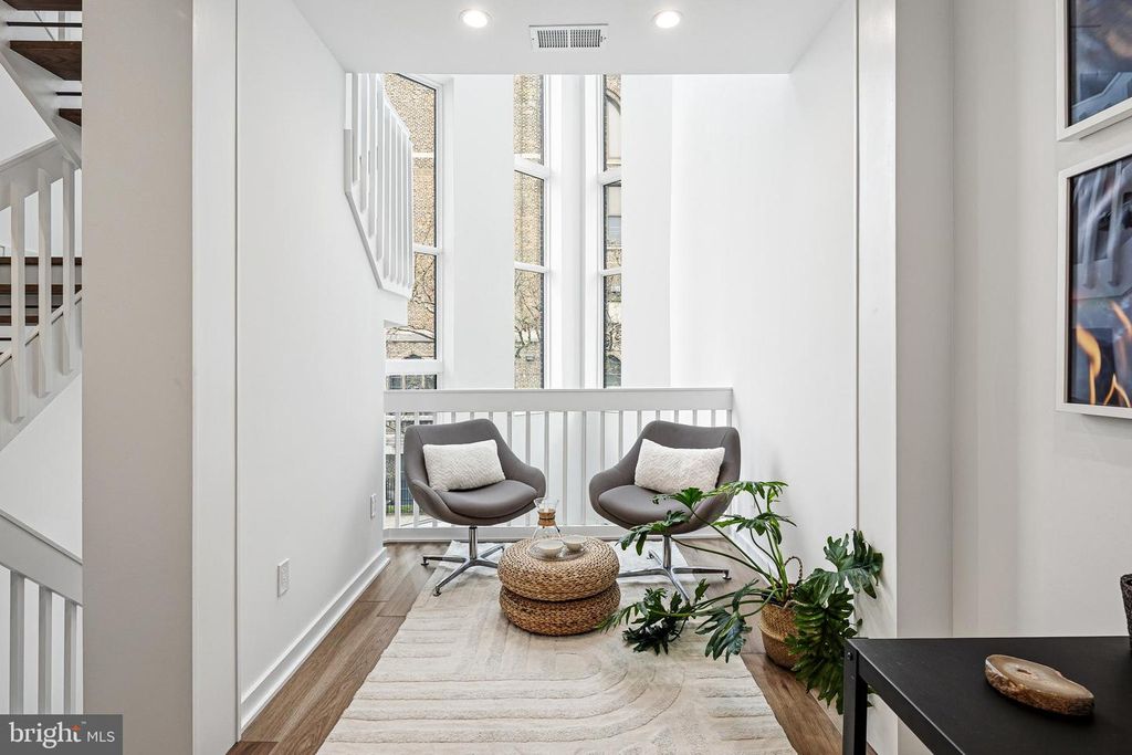 631 E THOMPSON ST, Philadelphia, PA 19125