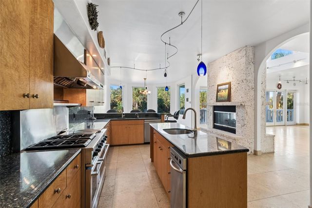 2811 SUNSET WAY, St Pete Beach, FL 33706