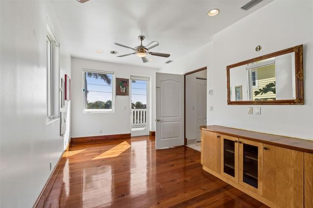 2811 SUNSET WAY, St Pete Beach, FL 33706