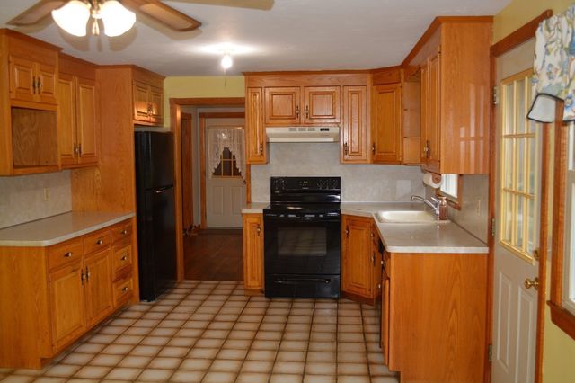 24 Elm St, Franklin, MA 02038