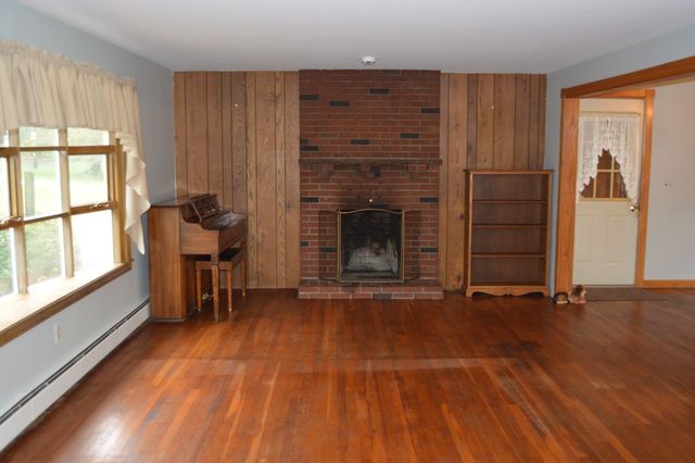 24 Elm St, Franklin, MA 02038