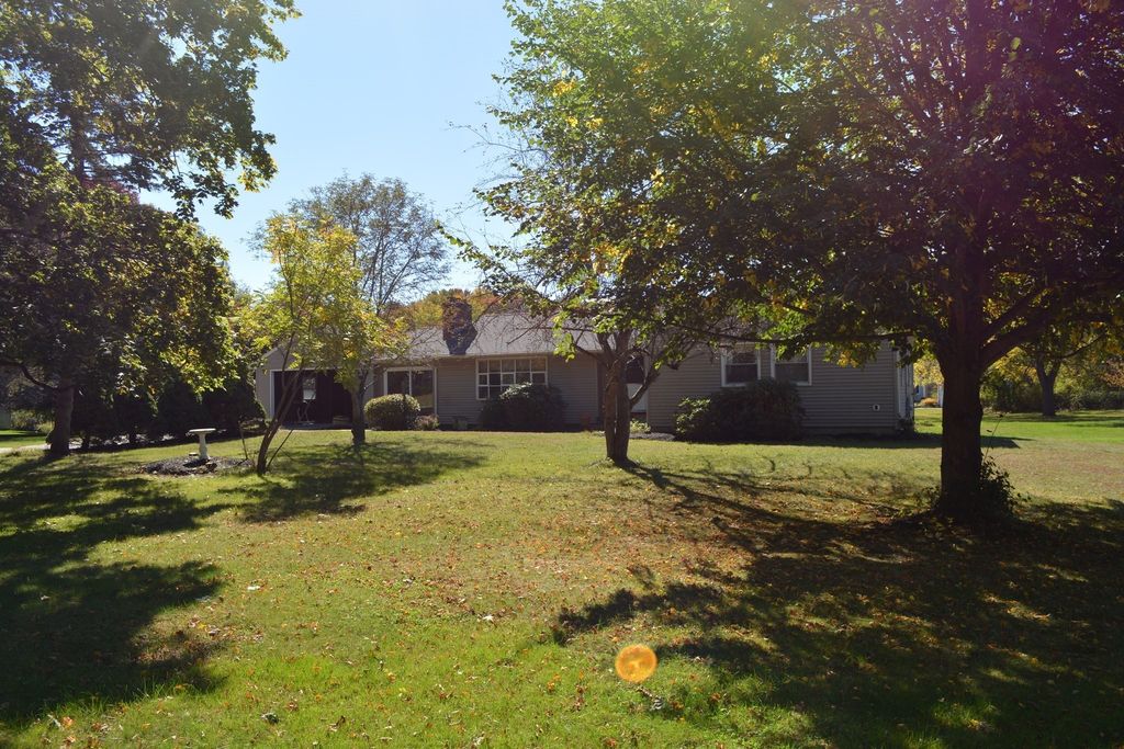 24 Elm St, Franklin, MA 02038