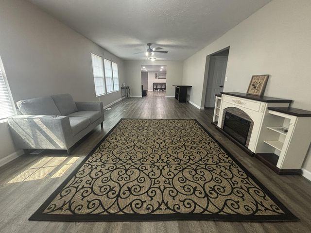2805 N Grant Avenue, Springfield, MO 65803