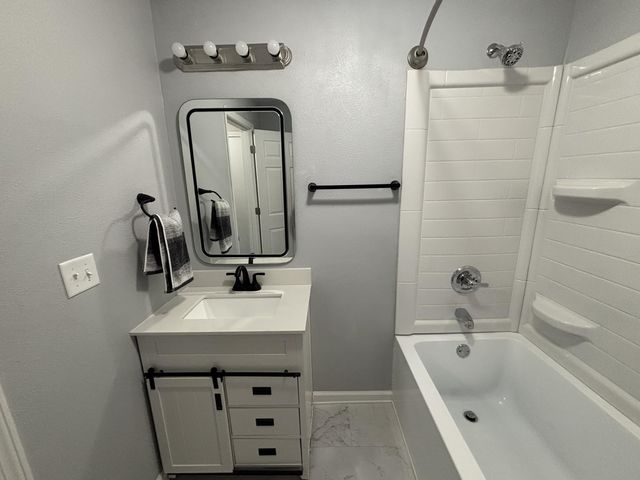 2805 N Grant Avenue, Springfield, MO 65803
