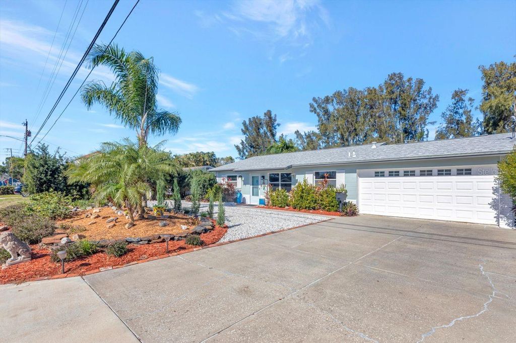 Image 2 of property listing at 201 79TH AVENUE NE, St Petersburg, FL 33702