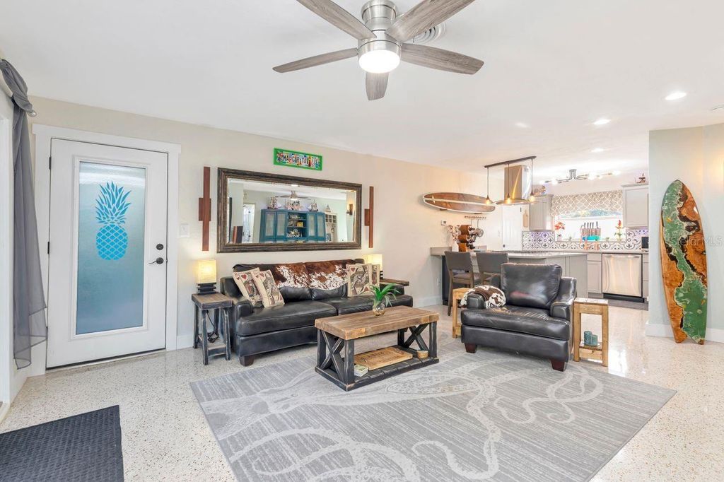 Image 15 of property listing at 201 79TH AVENUE NE, St Petersburg, FL 33702