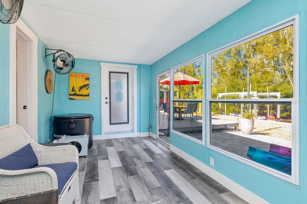 Image 20 of property listing at 201 79TH AVENUE NE, St Petersburg, FL 33702