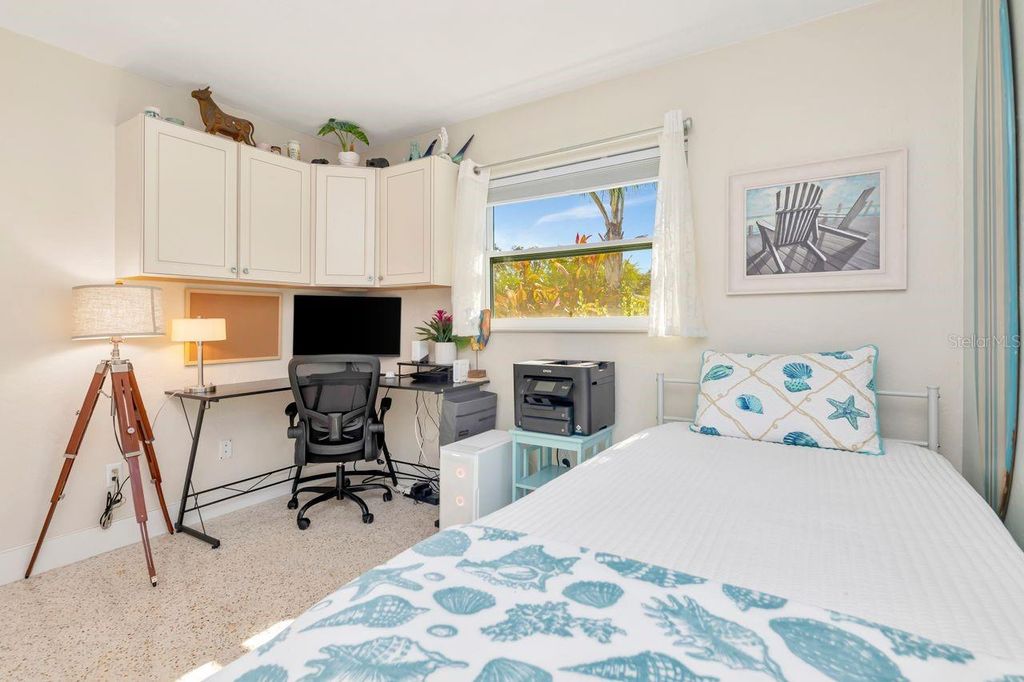 Image 28 of property listing at 201 79TH AVENUE NE, St Petersburg, FL 33702