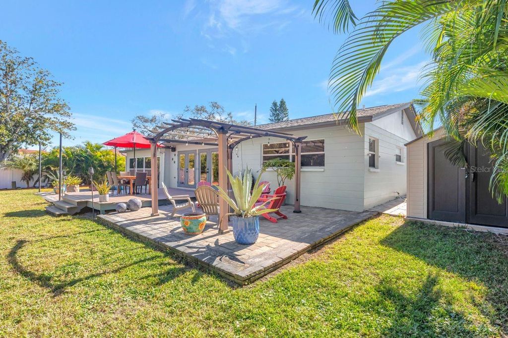 Image 29 of property listing at 201 79TH AVENUE NE, St Petersburg, FL 33702