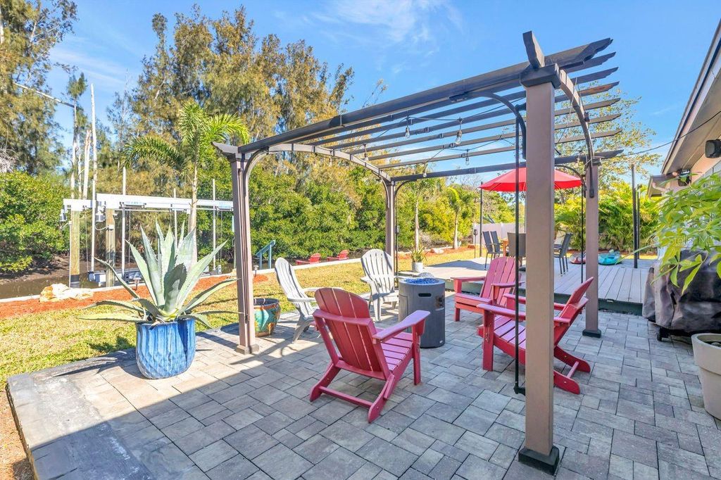 Image 30 of property listing at 201 79TH AVENUE NE, St Petersburg, FL 33702