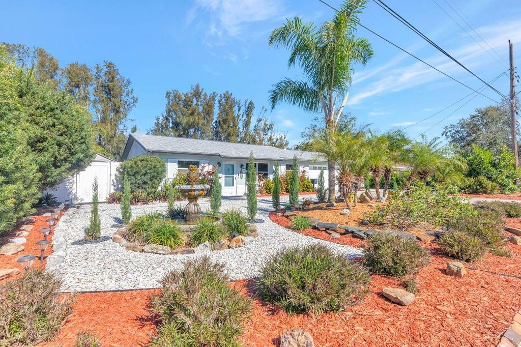 Image 4 of property listing at 201 79TH AVENUE NE, St Petersburg, FL 33702