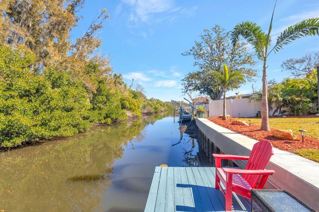 Image 34 of property listing at 201 79TH AVENUE NE, St Petersburg, FL 33702