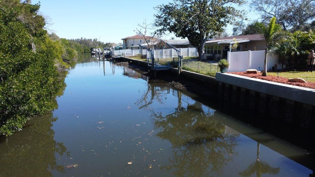 Image 36 of property listing at 201 79TH AVENUE NE, St Petersburg, FL 33702