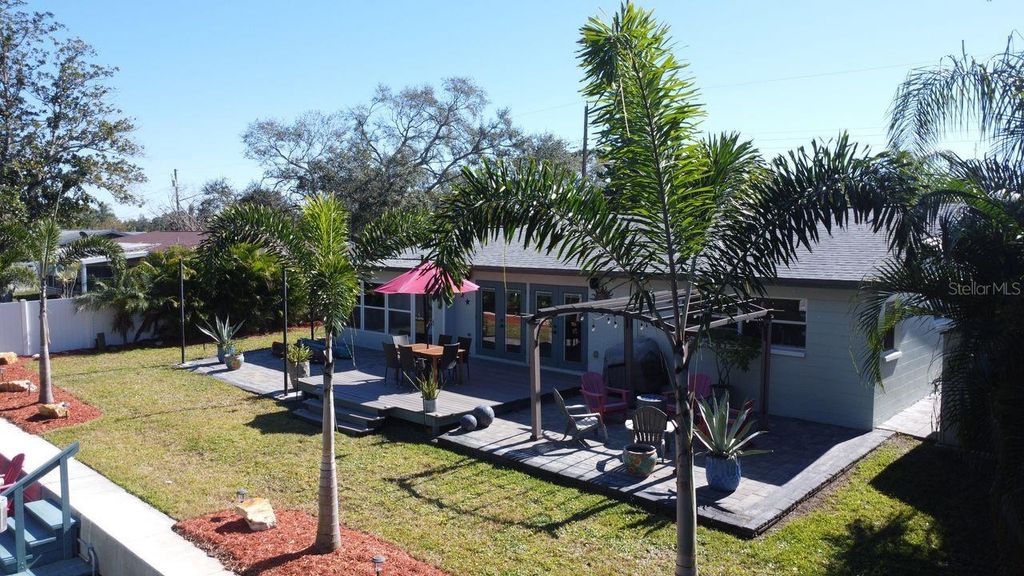 Image 39 of property listing at 201 79TH AVENUE NE, St Petersburg, FL 33702