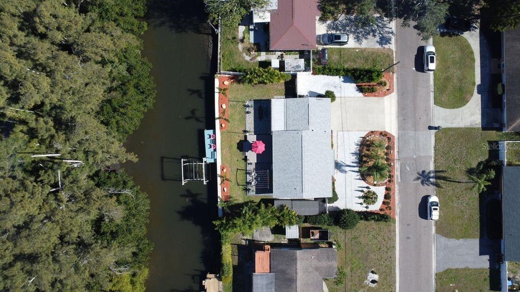 Image 41 of property listing at 201 79TH AVENUE NE, St Petersburg, FL 33702