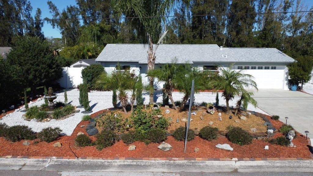 Image 49 of property listing at 201 79TH AVENUE NE, St Petersburg, FL 33702
