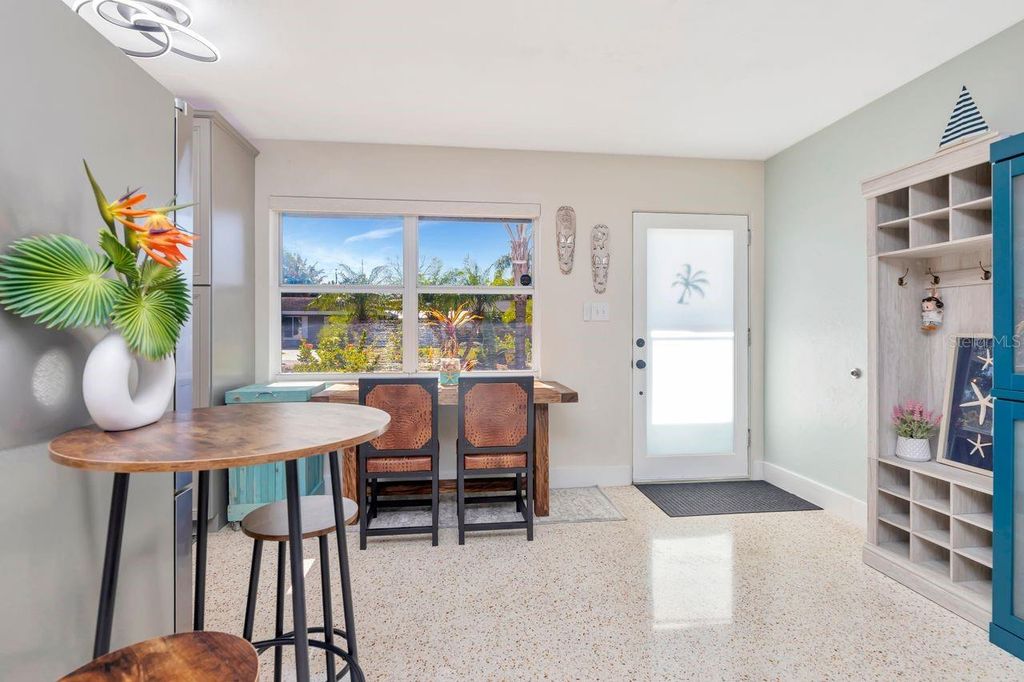 Image 6 of property listing at 201 79TH AVENUE NE, St Petersburg, FL 33702