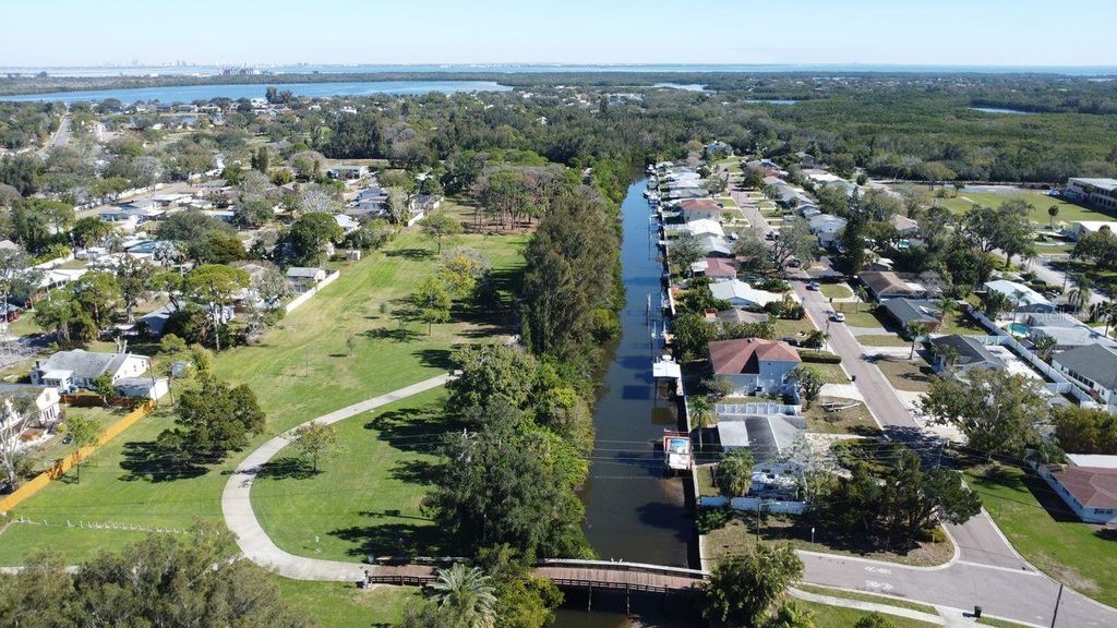 Image 53 of property listing at 201 79TH AVENUE NE, St Petersburg, FL 33702