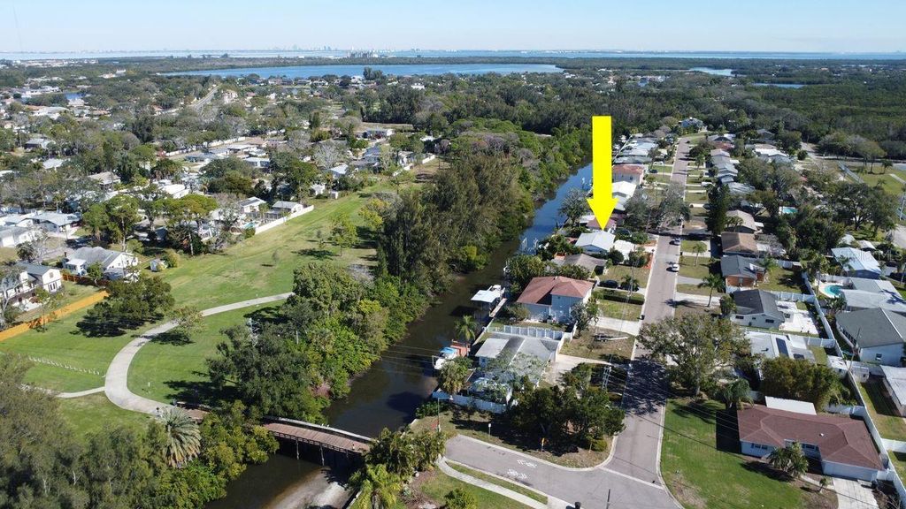 Image 54 of property listing at 201 79TH AVENUE NE, St Petersburg, FL 33702