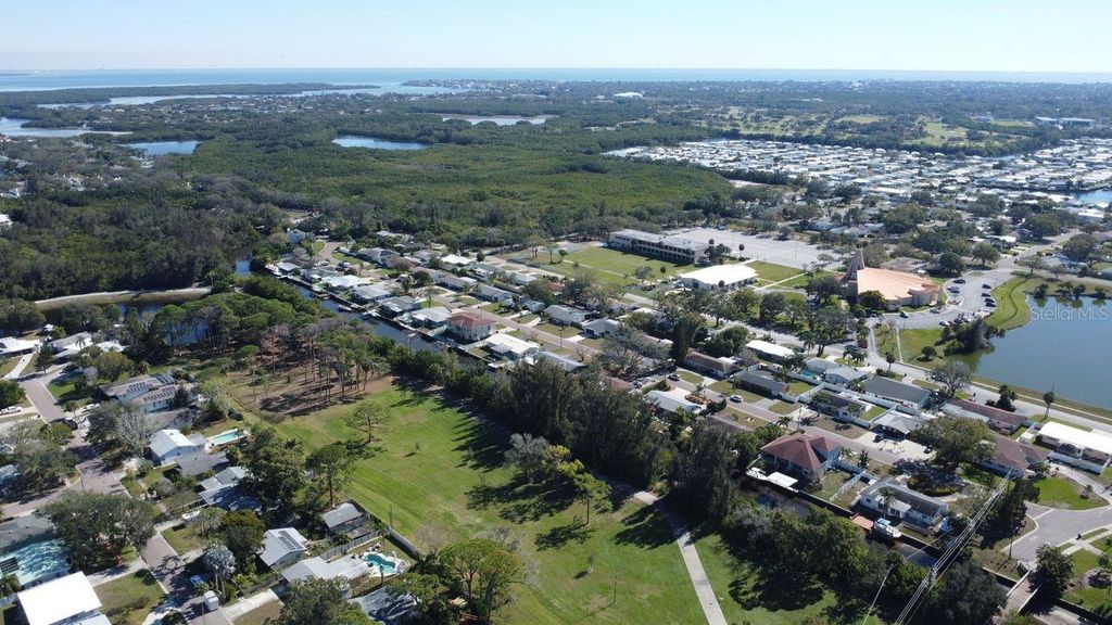 Image 57 of property listing at 201 79TH AVENUE NE, St Petersburg, FL 33702