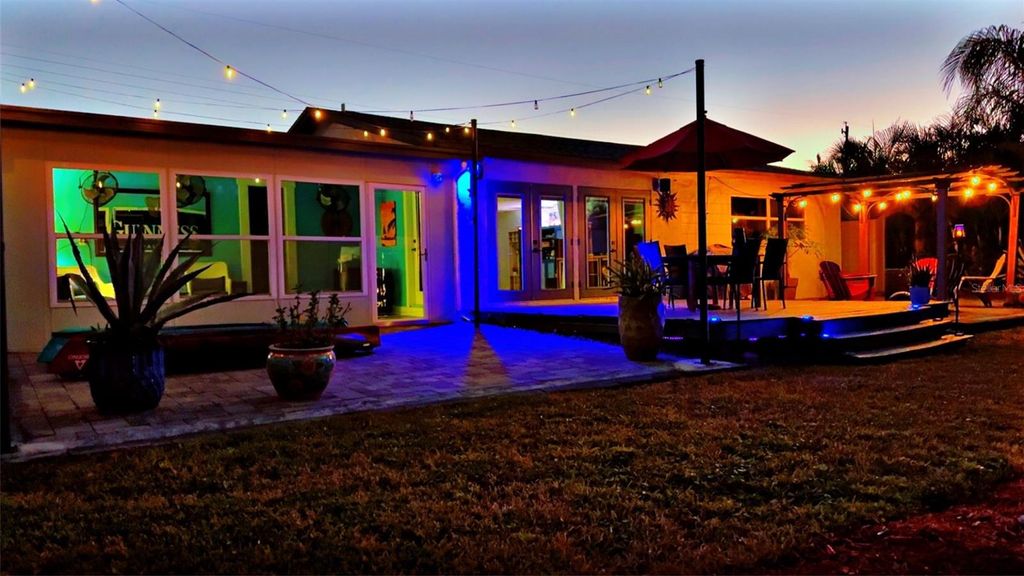 Image 62 of property listing at 201 79TH AVENUE NE, St Petersburg, FL 33702