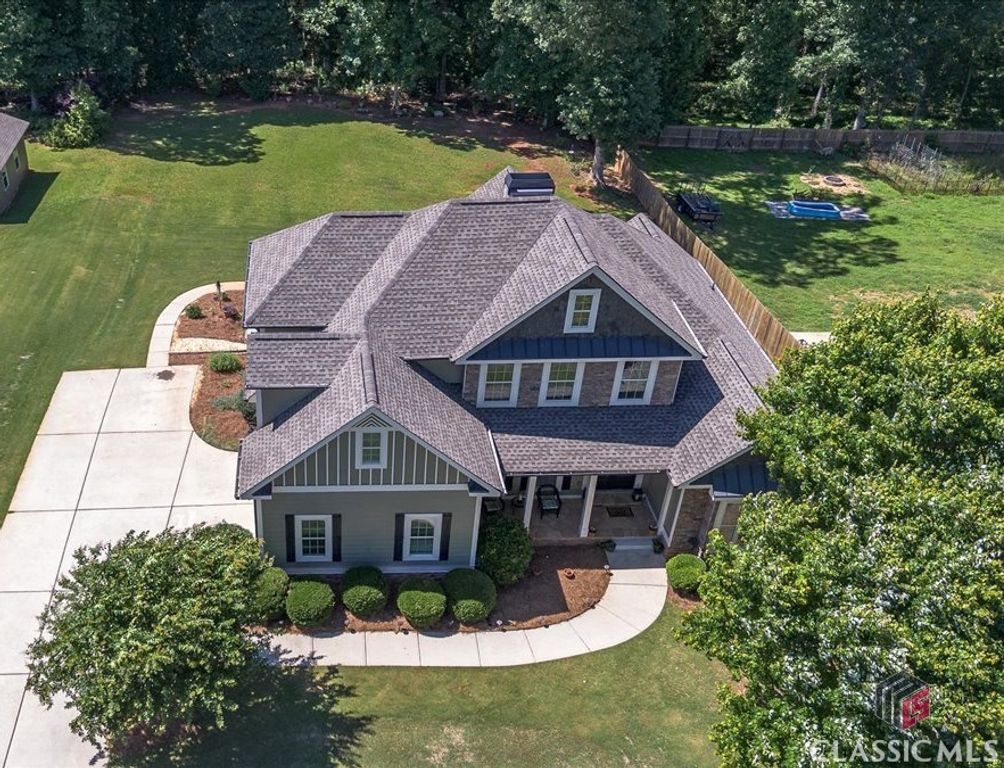 Image 2 of property listing at 1917 Hearthstone Court, Winder, GA 30680
