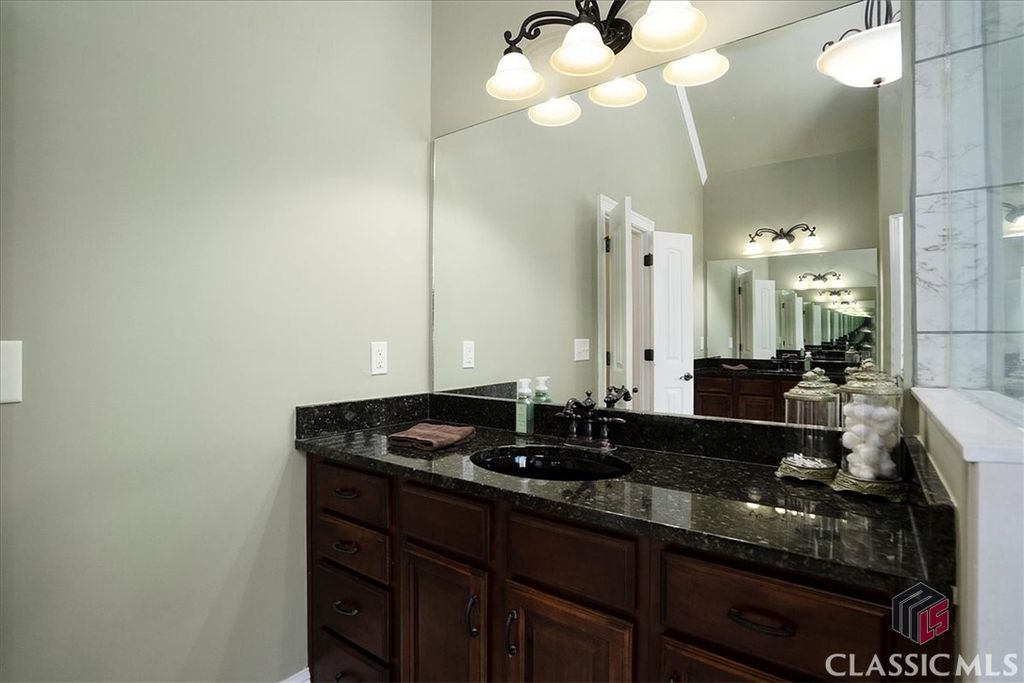 Image 20 of property listing at 1917 Hearthstone Court, Winder, GA 30680