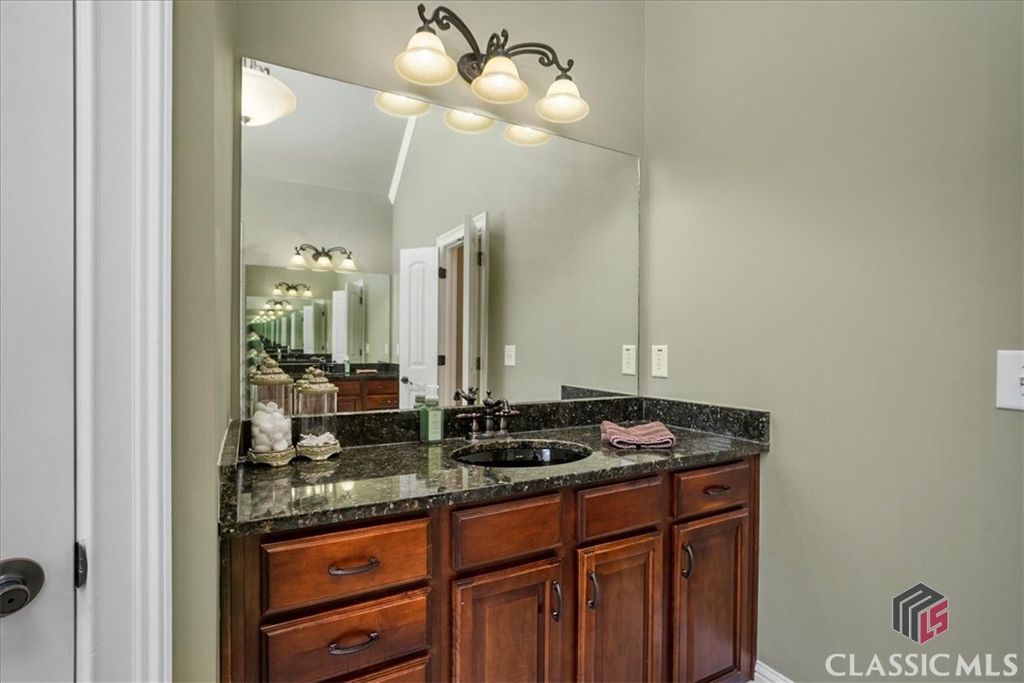 Image 23 of property listing at 1917 Hearthstone Court, Winder, GA 30680