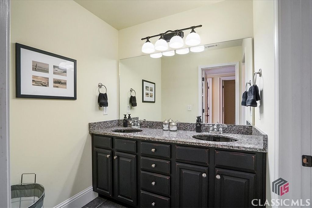 Image 28 of property listing at 1917 Hearthstone Court, Winder, GA 30680