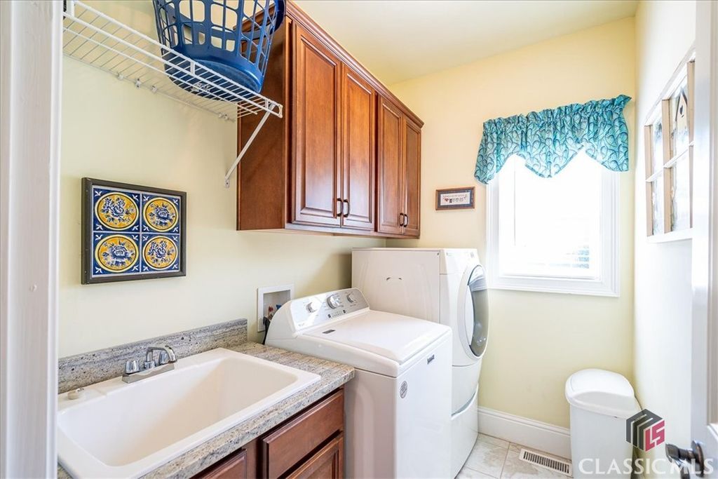 Image 29 of property listing at 1917 Hearthstone Court, Winder, GA 30680