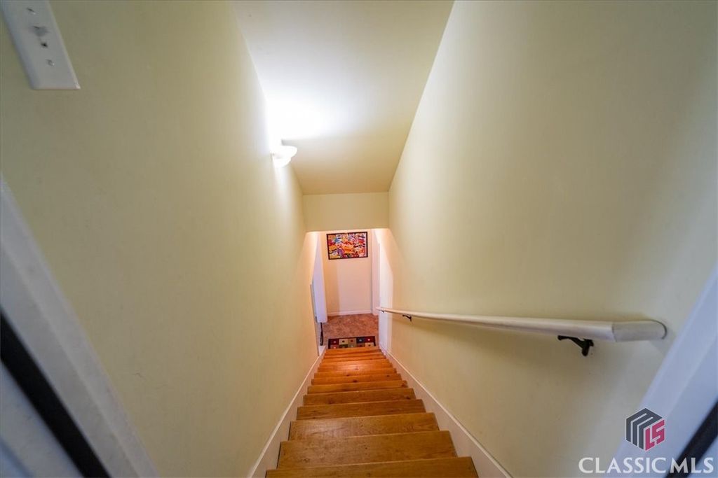 Image 31 of property listing at 1917 Hearthstone Court, Winder, GA 30680