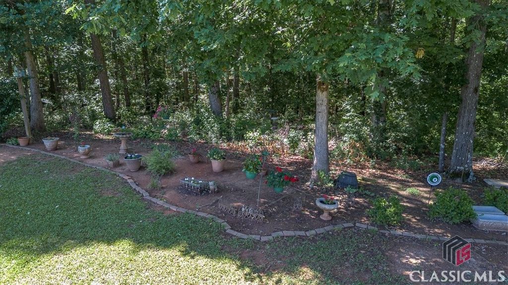 Image 49 of property listing at 1917 Hearthstone Court, Winder, GA 30680