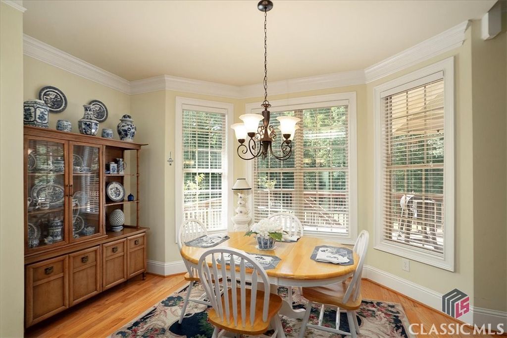 Image 6 of property listing at 1917 Hearthstone Court, Winder, GA 30680