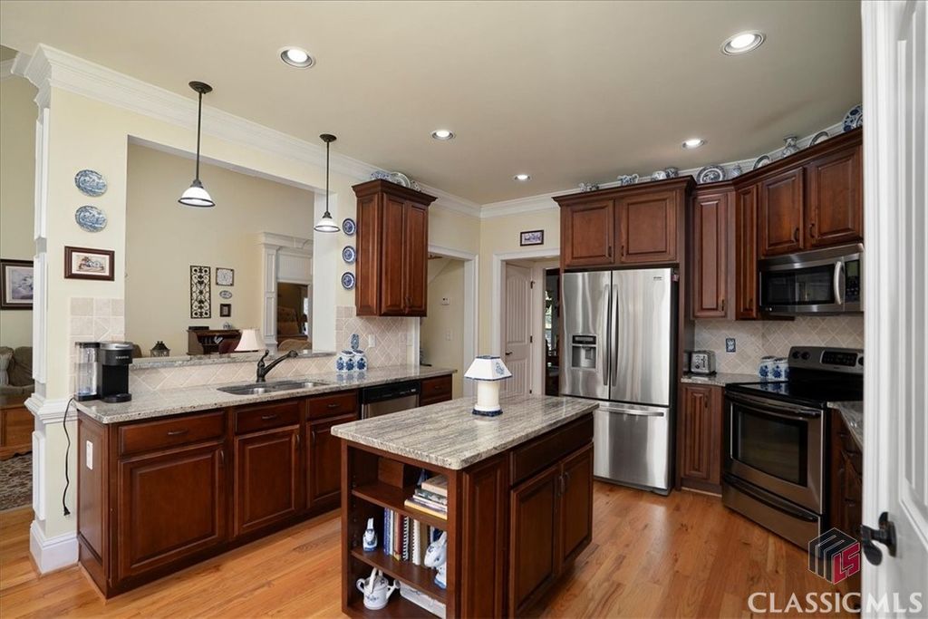 Image 8 of property listing at 1917 Hearthstone Court, Winder, GA 30680