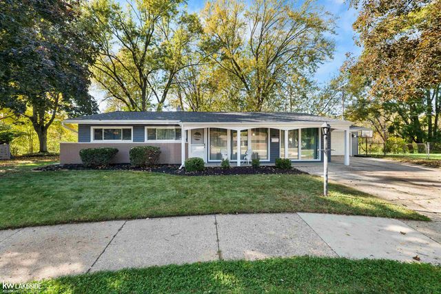 14 Woodside Circle, Mt Clemens, MI 48043