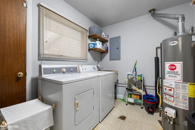 14 Woodside Circle, Mt Clemens, MI 48043