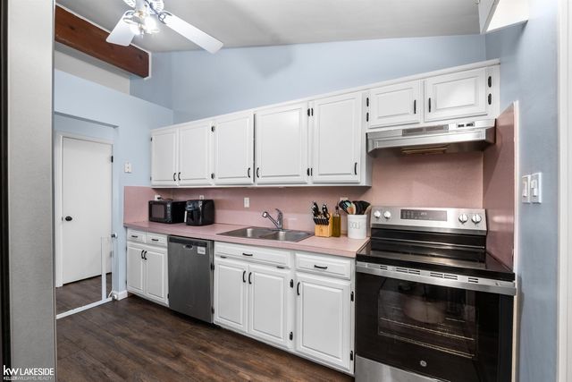 14 Woodside Circle, Mt Clemens, MI 48043