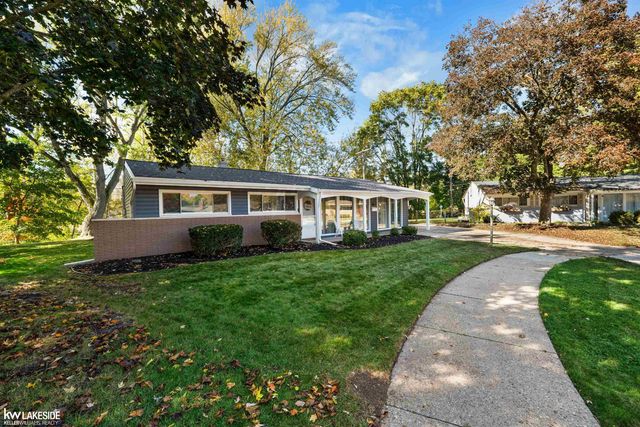 14 Woodside Circle, Mt Clemens, MI 48043